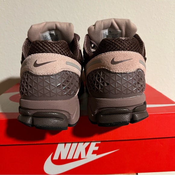 Nike Zoom Vomero 5 Plum Eclipse Mens size 10 - Picture 3 of 8
